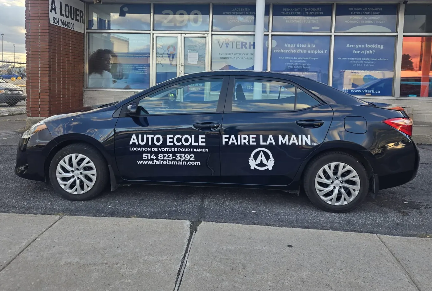 La voiture de l'auto-école Faire la main